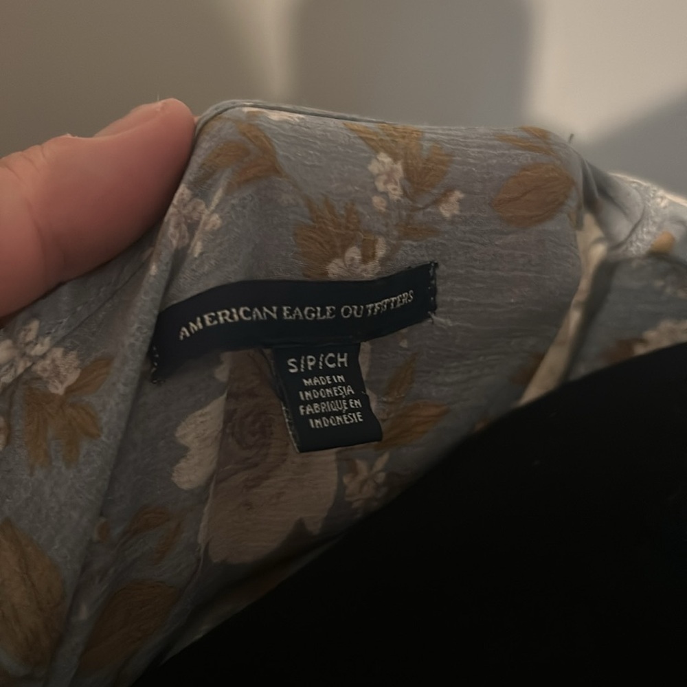 American Eagle Outfitters Small top  E - Picture 6 of 8